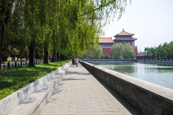 Parque de la ciudad central cerca de la famosa ciudad prohibida en Beijing, Chin — Foto de Stock