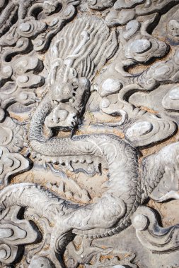 Konfüçyüs Tapınağı girişinde ejderha görüntü