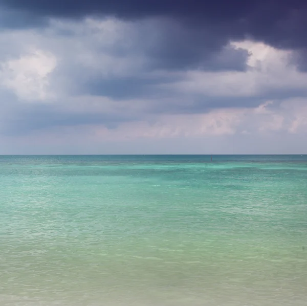 Bella spiaggia tropicale, sabbia di spiaggia Thailandia mare — Foto Stock