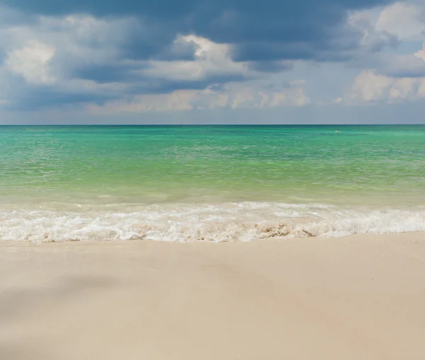 美丽的热带海滩，沙的海滩泰国海 — 图库照片