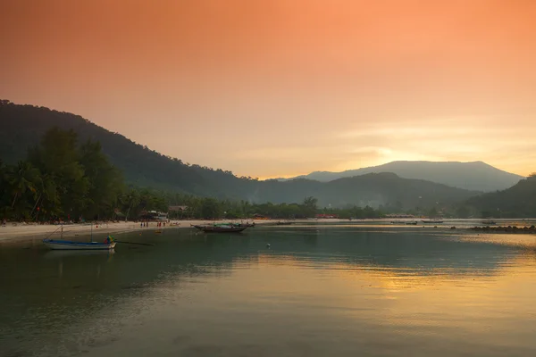 美丽的海景。海上日落。泰国，帕岸岛 — 图库照片