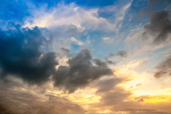 Heller Sonnenuntergang Himmel Hintergrund — Stockfoto