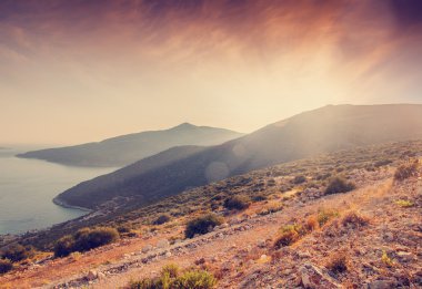 Deniz kıyısında. Akdeniz kıyısında küçük bir kasaba. A 