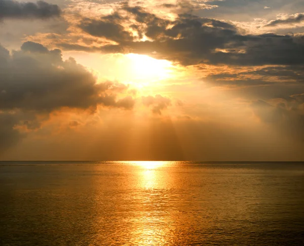Prachtige zonsondergang op de zee, behang, vakantie, strandvakantie — Stockfoto