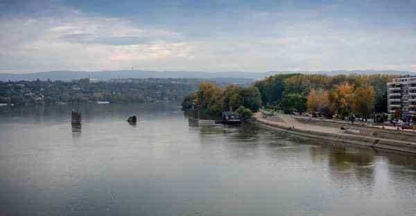 Прекрасний Осінній Краєвид Дунаю Нового Саду — стокове фото