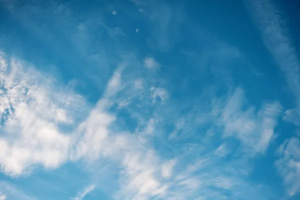 Cielo Azul Con Nubes Esponjosas Fondo Natural Abstracto Textura — Foto de Stock