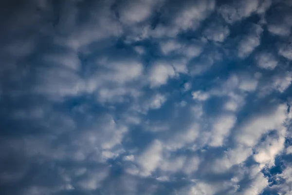 Cielo Azul Con Nubes Esponjosas Fondo Natural Abstracto Textura — Foto de Stock