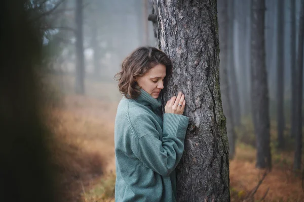 Happy Woman Warm Cozy Green Sweater Beautiful Foggy Pine Forest — Stock Photo, Image