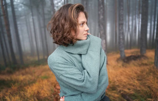 Beautiful Woman Warm Cozy Green Sweater Beautiful Foggy Forest — Stock Photo, Image