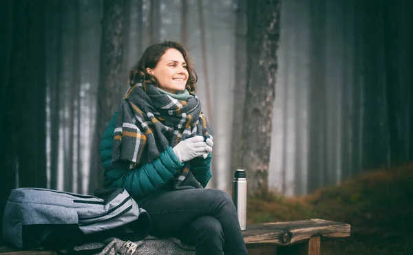 Young Woman Traveler Drinking Tea Thermos Park Pine Forest — Stock Photo, Image