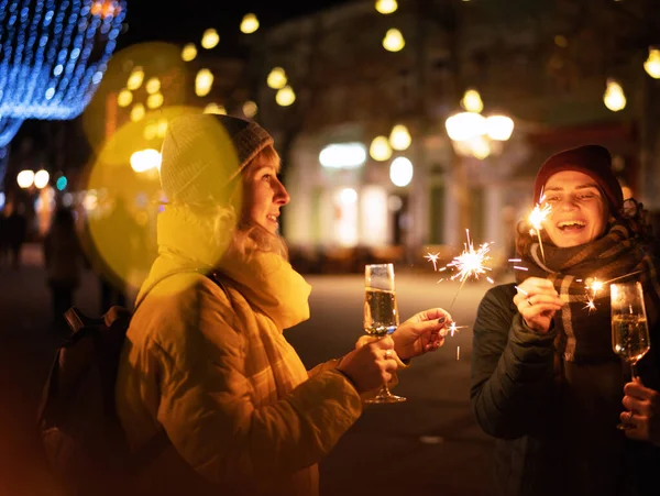 Happy Girlfriends Glasses Champagne Sparklers Hands Night Street City Celebrating — Stock Photo, Image