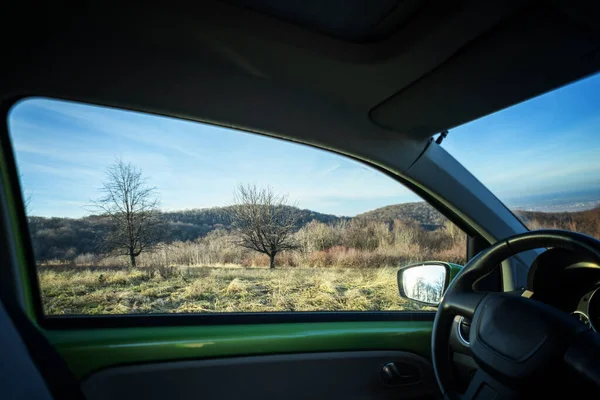 Vue Fenêtre Voiture Sur Les Collines Verdoyantes Voyager Voiture Concept — Photo