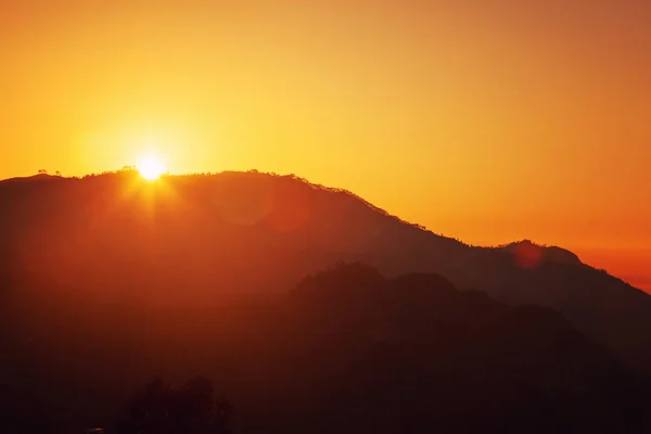 Vale Montanha Durante Nascer Sol Hora Pôr Sol Bela Paisagem — Fotografia de Stock