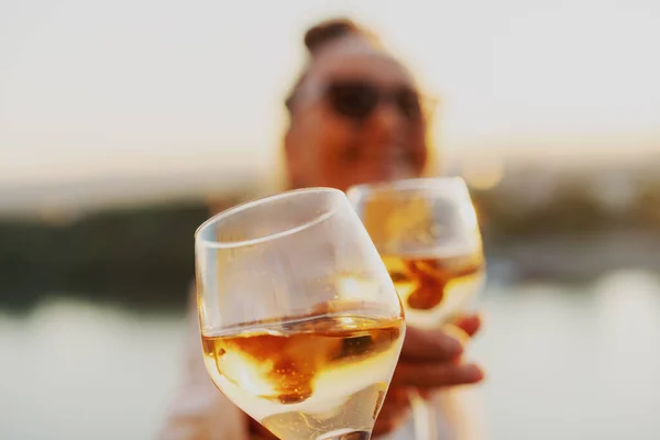Focus Hands Toasting Rose Wine Glass Having Fun Outdoors — Stock Photo, Image
