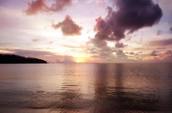 Beautiful sunset on the beach — Stock Photo, Image