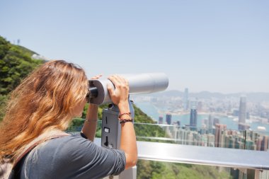 Hong Kong bir teleskop ile Victoria'dan kız 