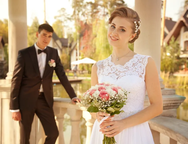 Attractive bride and groom, wedding day — Stock Photo, Image