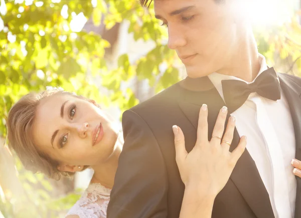 Attractive bride and groom, wedding day — Stock Photo, Image