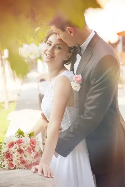 Attractive bride and groom, wedding day — Stock Photo, Image