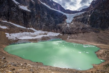 Melek buzul ve Mt. Angel gölde Edith Cavell Jasper Natio içinde