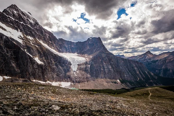 Angel glaciär på Mt Edith Cavell i Jasper National Park Royaltyfria Stockbilder