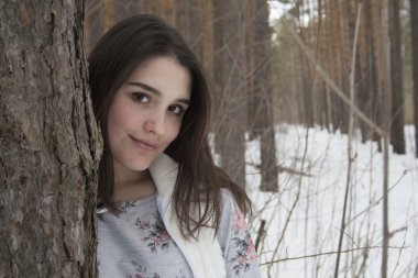 bir öğrenci şehir etrafında bir yürüyüş