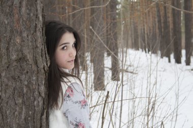 bir öğrenci şehir etrafında bir yürüyüş