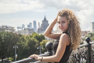 fotoğraf stüdyosu, perceptia belgili tanımlık becerikli alet ile kız