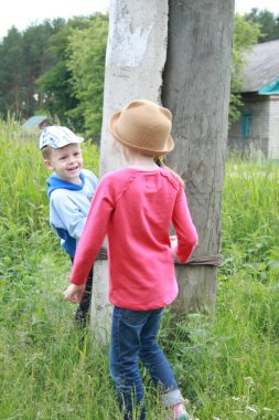 Çocuklar saklambaç oynayalım