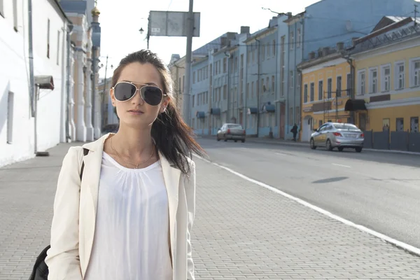 Girl walking on the street — Stock Photo, Image