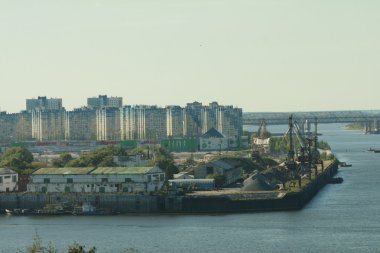 Oka Nehri üzerinde şehir