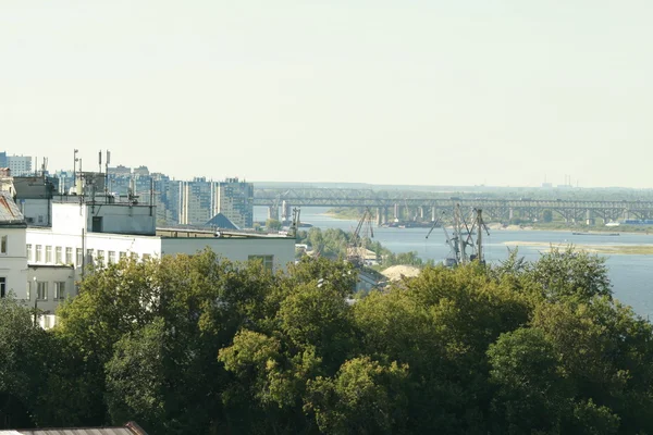 Ciudad en el río Oka — Foto de Stock