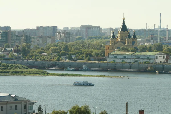 Stad aan de rivier de Oka — Stockfoto