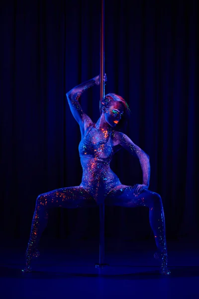 Sexy woman dancing striptease — Stock Photo, Image