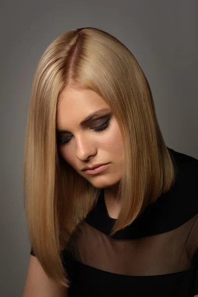 Portrét krásné blond ženy — Stock fotografie