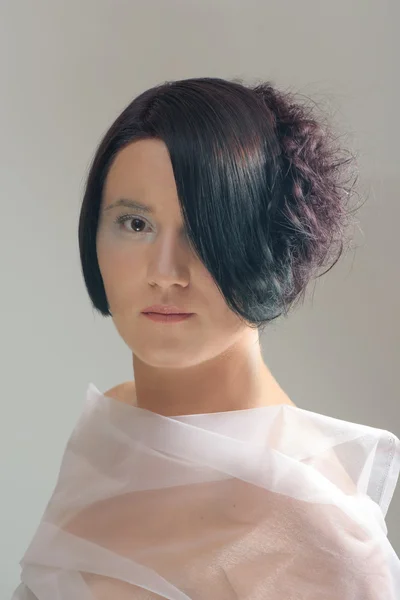 Mujer morena con el pelo corto estilo —  Fotos de Stock