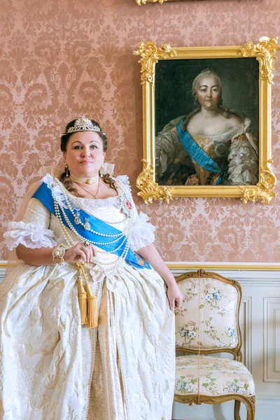 Nő a palota régi ruha — Stock Fotó