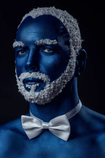 Adam mavi renkte boyalı — Stok fotoğraf