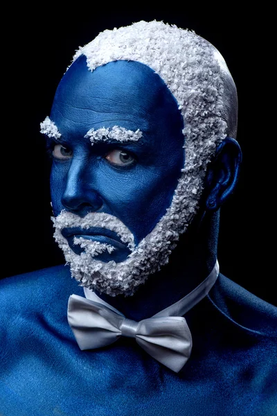 Homem pintado na cor azul grimacing — Fotografia de Stock