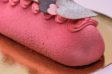 Sevgililer Günü için çikolatalı kek.