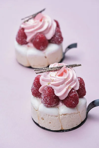 Ciasta Świeżymi Malinami Dla Miłośników Walentynek — Zdjęcie stockowe