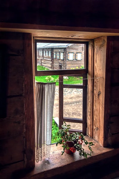 Fenster des alten Hauses — Stockfoto