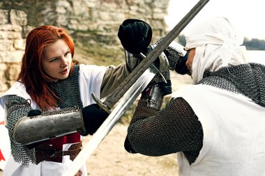 Eski şövalyeler savaş