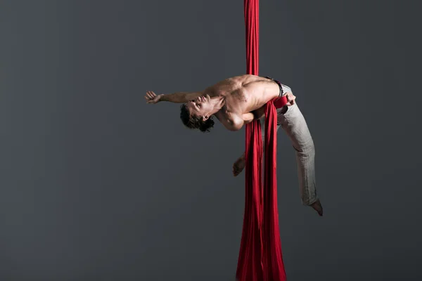 Man performing aerial silk dance — Stock Photo, Image