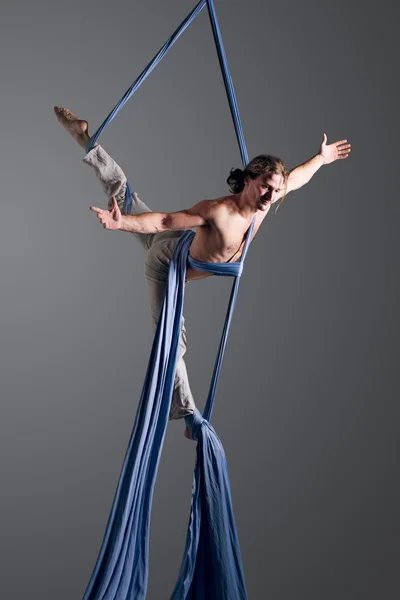 Man performing aerial silk dance — Stock Photo, Image