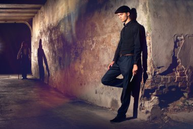 adam savaşmaya hazır