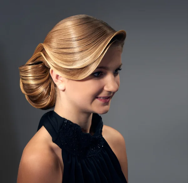 Gyönyörű nő divat frizura — Stock Fotó