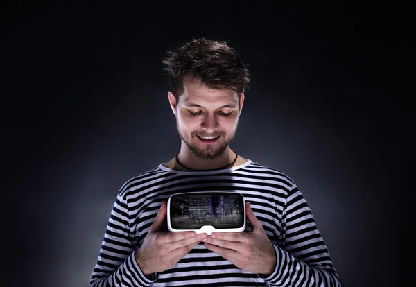 Man met virtual reality bril. Studio opname, zwarte CHTERGRO — Stockfoto