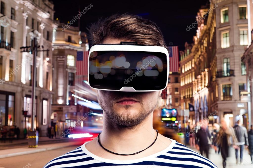 Man wearing virtual reality goggles — Stock Photo © halfpoint 102730772