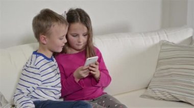 çocuklar ile Smartphone oyun